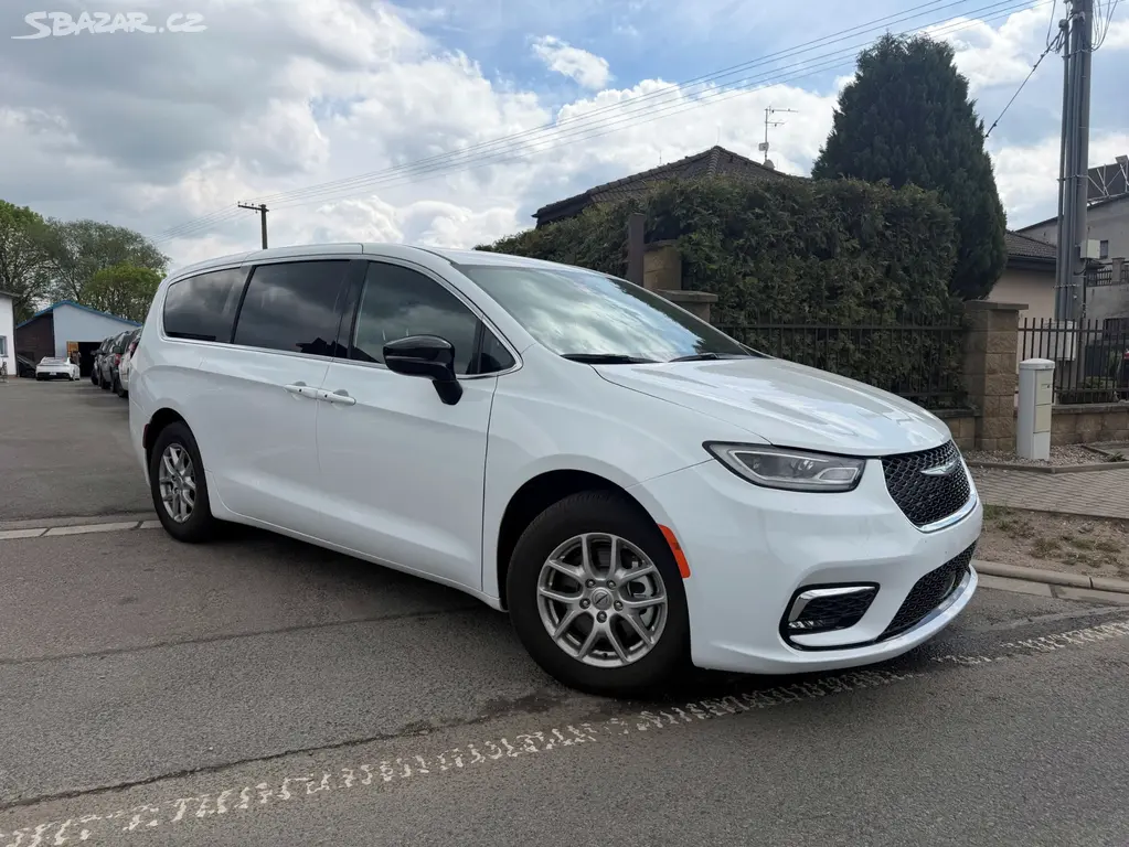 Chrysler Pacifica Voyager 3,6 Radar Nové 2025 DPH